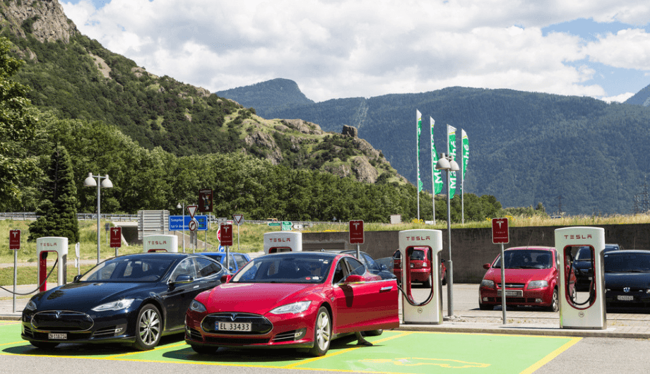 The Electric Car Dilemma. A Few Quick Facts to Help You Decide